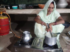 प्रधानमंत्री उज्ज्वला योजना के तहत हितग्राही को उपलब्ध कराया गया गैस कनेक्शन