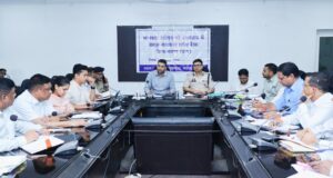 कानून व्यवस्था की समीक्षा बैठक में कलेक्टर एवं एसएसपी ने सड़क सुरक्षा, पीएम-राहत योजना, अवैध उत्खनन सहित 16 एजेंडों पर की समीक्षा