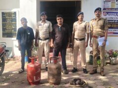 आरोपियों से चोरी गैस सिलेंडर, चांदी का पायल, तांबा तार व वारदात में प्रयुक्त बाइक जब्त