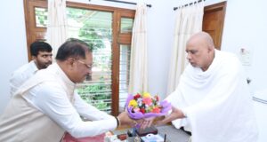 गुरु पूर्णिमा पर अघोर गुरु पीठ बनोरा पहुंचे मुख्यमंत्री विष्णु देव साय, अघोरेश्वर भगवान राम के किए दर्शन