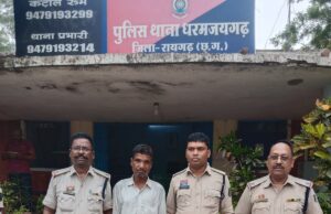 मोबाइल को लेकर हुए विवाद में लकड़ी के पट्टे से पीट-पीटकर पत्नी की हत्या, वारदात में प्रयुक्त लकड़ी का पट्टा जप्त