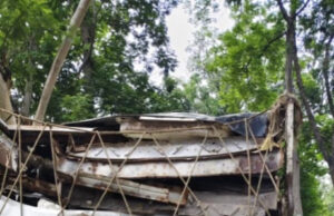 कबाड़ के अवैध परिवहन करने वालों पर लगातार कार्रवाई, दो चालकों के विरुद्ध वैधानिक कार्यवाही