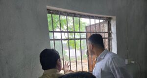 अधिकारियों को संवेदनशील क्षेत्रों में निरंतर निगरानी रखने एवं आपात स्थिति में सतर्क रहने के दिए निर्देश
