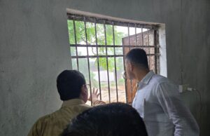 अधिकारियों को संवेदनशील क्षेत्रों में निरंतर निगरानी रखने एवं आपात स्थिति में सतर्क रहने के दिए निर्देश