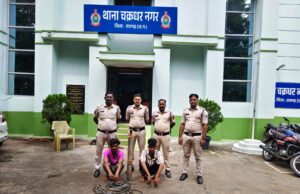 बेचने की फिराक में थे चोरी का मोटर पंप, पुलिस ने माल समेत दबोचा, चोरी गया मोटर पंप और केबल तार बरामद