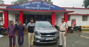 KIA कार, मोबाइल, एटीएम कार्ड समेत 10.17 लाख की संपत्ति जब्त