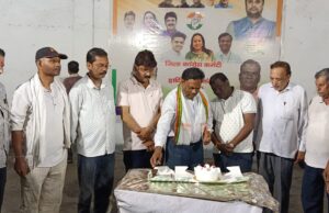 कांग्रेस नेताओं ने धूमधाम से मनाया कन्हैया पटेल का जन्मदिन, केक काटकर दी शुभकामनाएं