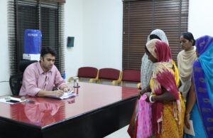 जनदर्शन में कलेक्टर ने सुनीं आमजनों की समस्याएं