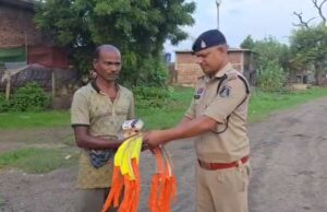 पशुपालकों और सरपंचों को मवेशियों को सड़क पर न छोड़ने की अपील