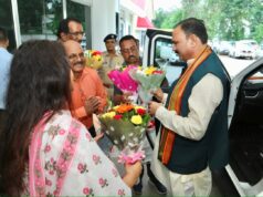 स्वास्थ्य मंत्री जायसवाल के कांकेर आगमन पर जनप्रतिनिधियों एवं कलेक्टर ने किया आत्मीय स्वागत