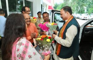 स्वास्थ्य मंत्री जायसवाल के कांकेर आगमन पर जनप्रतिनिधियों एवं कलेक्टर ने किया आत्मीय स्वागत