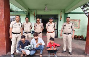 सूर्योदय प्लांट के गार्ड से मोबाइल लूटकर चाकू से हमला करने वाले 3 लुटेरे चंद घंटों में गिरफ्तार