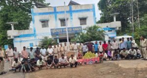 जुआ रेड में करीब 90 लाख की 7 चार कार, 57,140 नगद एवं 5 गैस लाइट जब्त