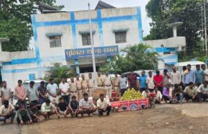 जुआ रेड में करीब 90 लाख की 7 चार कार, 57,140 नगद एवं 5 गैस लाइट जब्त