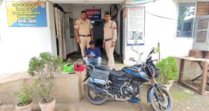 24 घंटे में चोरी का खुलासा: ढाबा और गैरेज से चोरी करने वाला शातिर चोर गिरफ्तार, चोरी का पूरा माल और बाइक बरामद