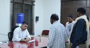 स्कूलों में शिक्षक व्यवस्था, स्वास्थ्य केंद्र, सड़क, आवास और दिव्यांग हितग्राहियों से जुड़े प्रकरणों पर तत्काल कार्रवाई के निर्देश