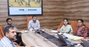 जनसरोकार से जुड़े लंबित प्रकरणों के त्वरित एवं गुणवत्तापूर्ण निराकरण पर कलेक्टर ने दिया विशेष जोर