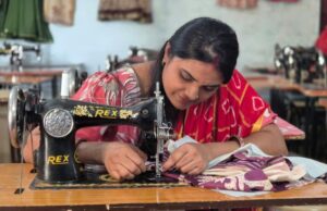 सिलाई प्रशिक्षण ने दिया आत्मनिर्भरता का नया रास्ता, घर से शुरू किया सफल स्वरोजगार