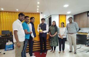 जेसीआई रायगढ़ सिटी ने सीए डे एवं डॉक्टर्स डे पर प्रबुद्धजनों का उनके कार्यालयों/क्लिनिक में जाकर किया सम्मान