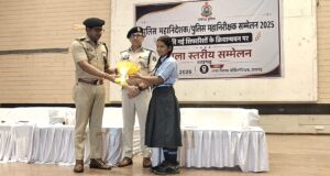 स्कूली बच्चों ने स्टॉलों का भ्रमण कर नवीन कानून, साइबर सुरक्षा, यातायात एवं महिला सुरक्षा की ली जानकारी
