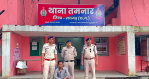 ऑपरेशन आघात : पुलिस ने 50 लीटर महुआ शराब के साथ आरोपी को दबोचा, 10 हजार की अवैध शराब जब्त