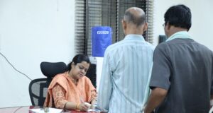 जनदर्शन में अपर कलेक्टर ने सुनीं लोगों की समस्याएं, अधिकारियों को दिए त्वरित कार्रवाई के निर्देश