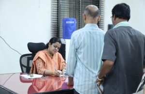 जनदर्शन में अपर कलेक्टर ने सुनीं लोगों की समस्याएं, अधिकारियों को दिए त्वरित कार्रवाई के निर्देश