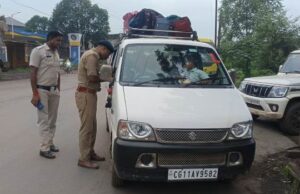 तेज और खतरनाक ड्राइविंग की शिकायत पर पुलिस का सख्त एक्शन, स्कूल वाहनों की औचक जांच