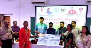 वन मंत्री केदार कश्यप ने औषधि किसानों को दिया हरेली का उपहार, औषधि पौधों की खेती के लिए 54.36 लाख की अग्रिम राशि वितरित