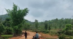 पगडंडी से पक्की सड़क तक पहुंचा अबुझमाड़