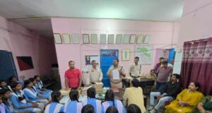 “भूपदेवपुर थाना बना विद्यार्थियों की सीख का केंद्र, छात्र-छात्राओं ने जाना थाना की कार्यप्रणाली