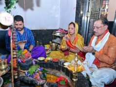 मुख्यमंत्री श्री विष्णुदेव साय ने सावन सोमवार और नागपंचमी पर श्री फलेश्वरनाथ महादेव की पूजा-अर्चना की