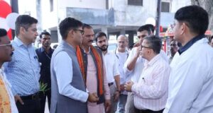 जिला चिकित्सालय में मरीजों को बेहतर उपचार और सुविधाएं देने पर जोर