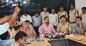 36 घंटे में रायपुर पुलिस का बड़ा खुलासा, 11 हजार में बेचा गया था कीटशास्त्र का प्रश्नपत्र; 2 आरोपी अब भी फरार