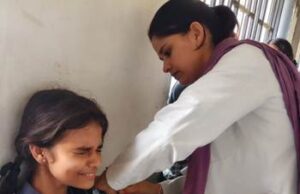 जिले के स्कूलों में एचपीवी टीकाकरण महाअभियान तेज, बालिकाओं को मिल रहा सर्वाइकल कैंसर से बचाव का सुरक्षा कवच