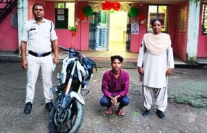 दो चोरियों का बड़ा खुलासा: 6 नाबालिग समेत 7 आरोपी गिरफ्तार, चोरी की बाइक और सामान बरामद