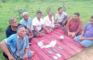 जंगल में जुआ खेल रहे 8 जुआरी गिरफ्तार, ₹11,400 नगद समेत 3 बाइक और 3 मोबाइल जब्त