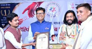 रक्तदान और मानव सेवा की मिसाल: रायगढ़ पुलिस के आरक्षक रवि श्रीवास को मिला ‘छत्तीसगढ़ रत्न सम्मान 2026’