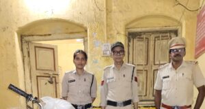 अवैध महुआ शराब के खिलाफ आबकारी विभाग की कार्रवाई, दो आरोपी गिरफ्तार, शराब व मोटरसाइकिल जब्त
