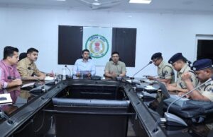 सड़क दुर्घटनाओं में कमी लाने ठोस कार्ययोजना पर जोर, कलेक्टर-एसएसपी ने की समीक्षा