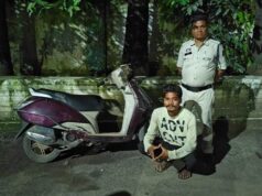 चोरी की स्कूटी बेचने ग्राहक तलाश रहा आरोपी घरघोड़ा पुलिस के हत्थे चढ़ा, आरोपी से चोरी स्कूटी बरामद