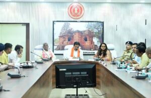 उप मुख्यमंत्री विजय शर्मा ने कबीरधाम में ली गौ सेवकों एवं अधिकारियों की बैठक