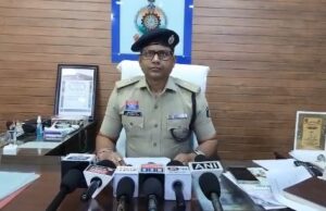 रामभांठा के पुराने बस डिपो के पास खाली प्लॉट में मिला शव, कोतवाली और फोरेंसिक टीम ने मौके से जुटाए साक्ष्य