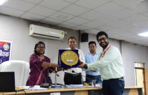 बस्तर से ऑक्सफोर्ड तक : छत्तीसगढ़ की पहली सामाजिक विज्ञान प्रयोगशाला के निर्माता विनायक कोहली बने देश के सबसे युवा ‘बेस्ट टीचर‘