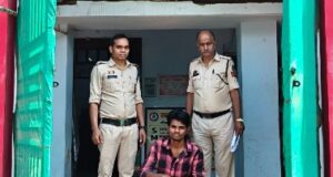 अंजोरीपाली में शराब रेड कार्रवाई में 10 लीटर अवैध महुआ शराब के साथ युवक गिरफ्तार