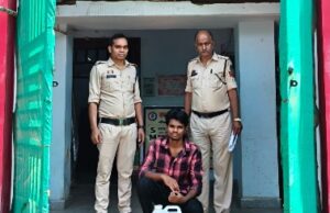 अंजोरीपाली में शराब रेड कार्रवाई में 10 लीटर अवैध महुआ शराब के साथ युवक गिरफ्तार