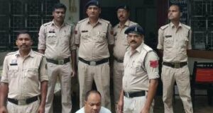पुलिस की बड़ी कार्रवाई : फर्जी दस्तावेजों से आदिवासी और शासकीय जमीन के खेल का खुलासा