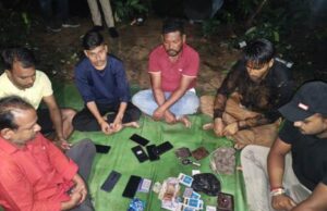 पुलिस की बड़ी कार्रवाई, संबलपुरी जंगल में चल रहे काटपत्ती जुआ फड़ पर चक्रधरनगर-साइबर पुलिस की संयुक्त रेड