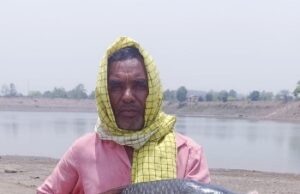 राबो जलाशय में मछली पालन से गंगामाई आदिवासी मछुआरों को मिला रोजगार का सहारा