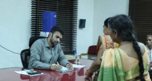 जनदर्शन में कलेक्टर ने सुनीं लोगों की समस्याएं